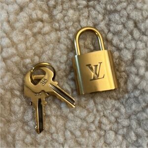 Louis Vuitton lock and 2 keys - #315